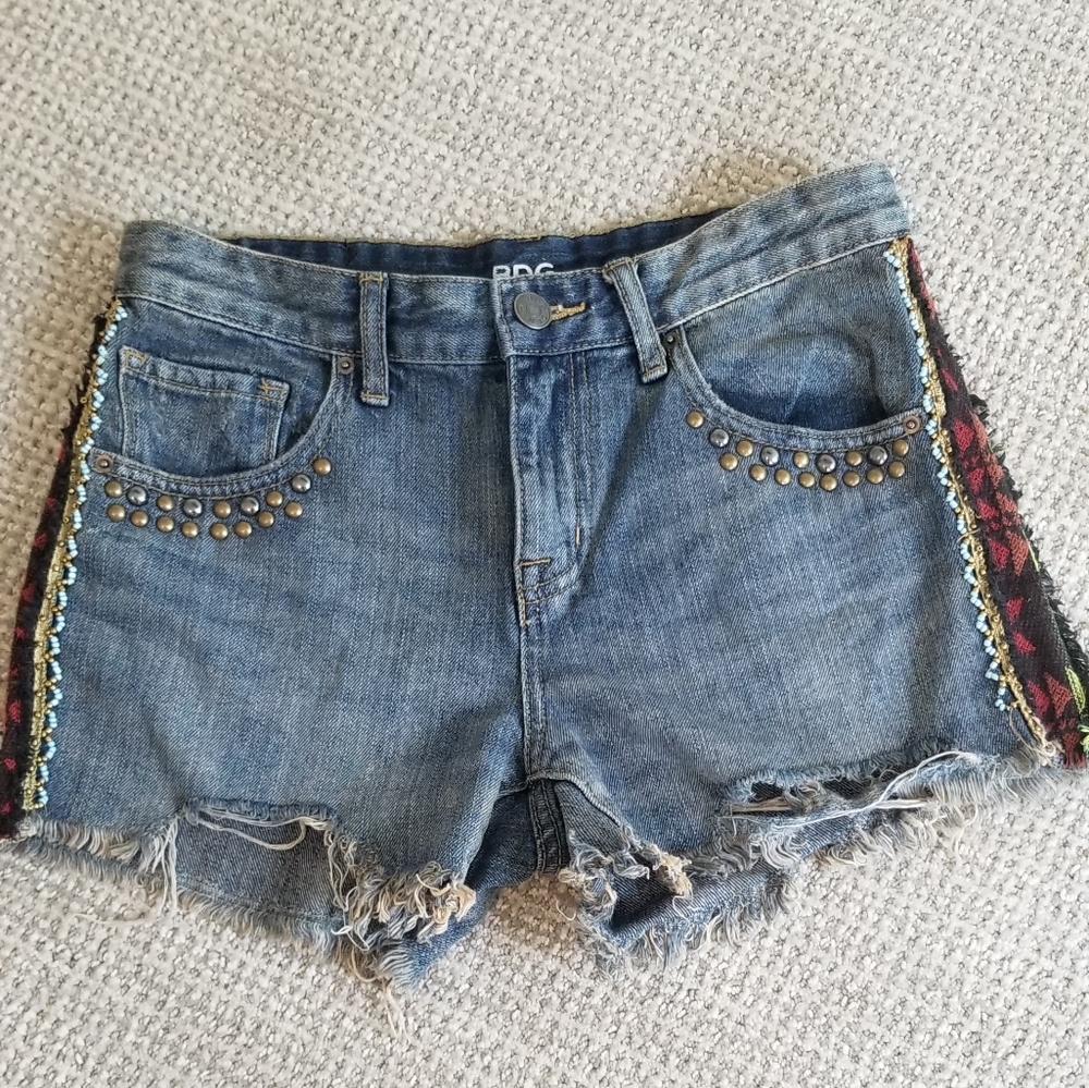 URBAN OUTFITTERS BDG Mid Rise Freja shorts size 26